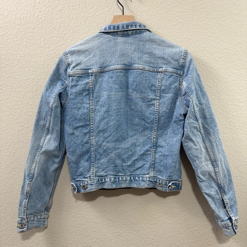 3/$20 H&M L.O.G.G. Classic Light Wash Denim Jacket Women’s Size 8 - Picture 9 of 14